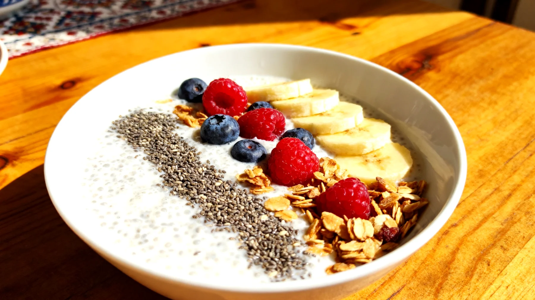Kefir ve Chia Tohumlu Smoothie Bowl"